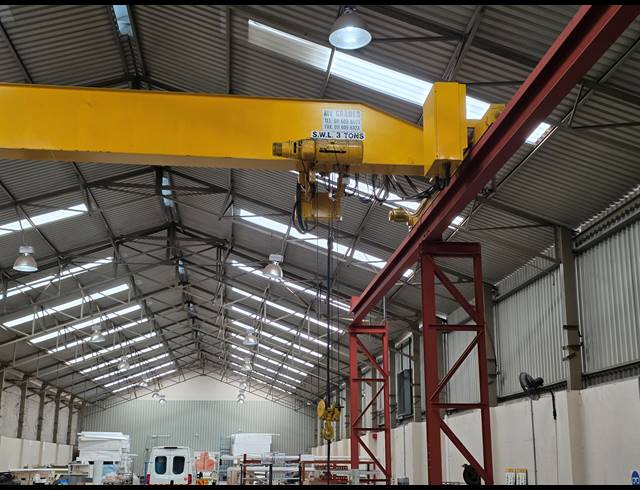 1,400M² WAREHOUSE FOR SALE IN ROBERTSHAM
